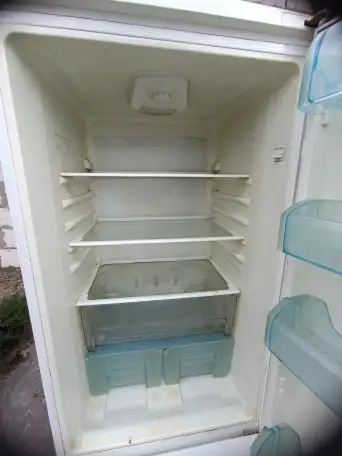 Холодильник BEKO полностью рабочий нужно вымыть, фотография 6