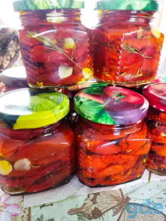 Огурцы соленые, маринованные, вяленые помидоры, и сливы и другая домашняя  консервация, фотография 1