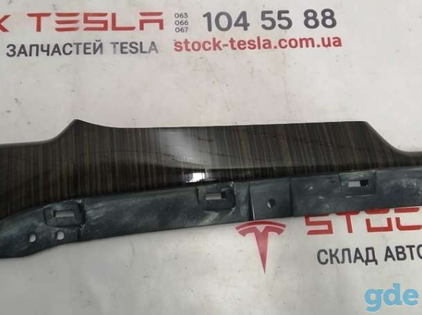 Зап. части для авто Tesla. Декоративная накладка центр. панели пасс. OBECHE GLOSS VERTICAL (с повреж.) Tesla model S 100, фотография 6