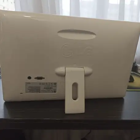 продам монитор LG flatron w1930s, фотография 3