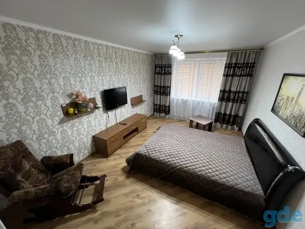 Трехкомнатная квартира на сутки в Мозыре, Бульвар Юности 66, фотография 1