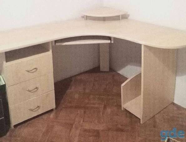 Стол компьютерный, фотография 1