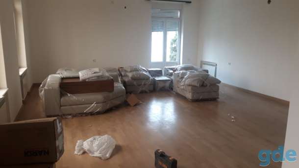 Грузия 267 кв 4 комн , 2 гостиничных,  2 санузла,  кухня , камин , мебель практически вся,  техника , газ вода отопление, фотография 1