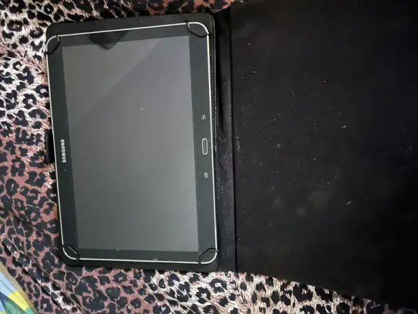 Планшет Samsung Galaxy Tab 4, фотография 1