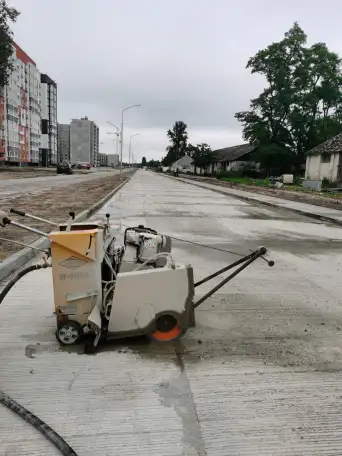 Нарезка деформационных швов в бетонных покрытиях, проездах и площадках. Деформационные швы., фотография 2