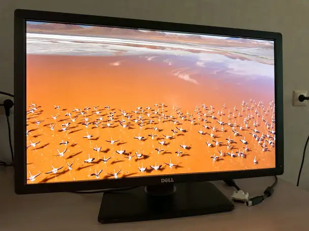 Монитор компьютерный DELL U2713HM, 2560x1440, IPS 27, фотография 2