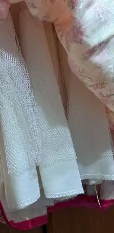 Платье розово-белое в цветы, нарядное на 4-5л, б.у, в хорошем состоянии, фотография 4