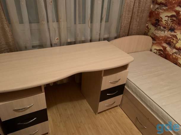 Письменный стол, фотография 1