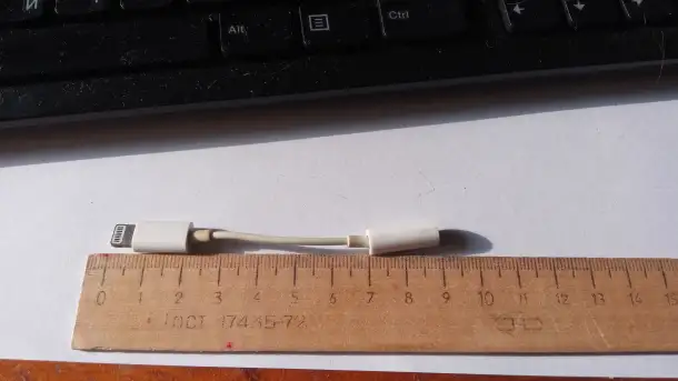 Адаптер Apple Lightning - Jack 3.5 мм, фотография 4