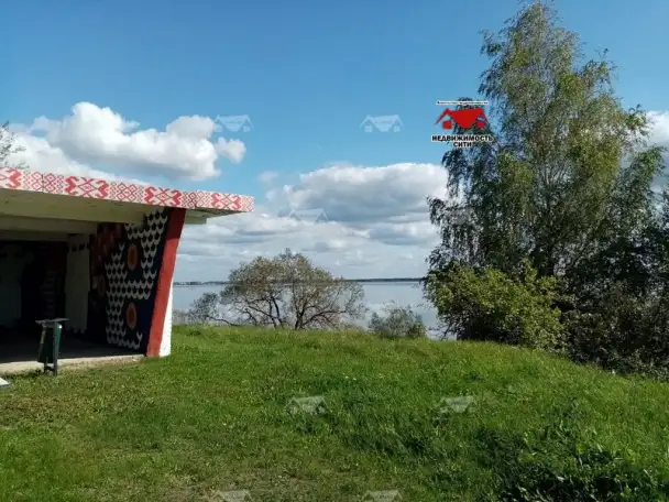Здание магазина рядом сразу с двумя озерами - Нарочь и Мястро, фотография 8