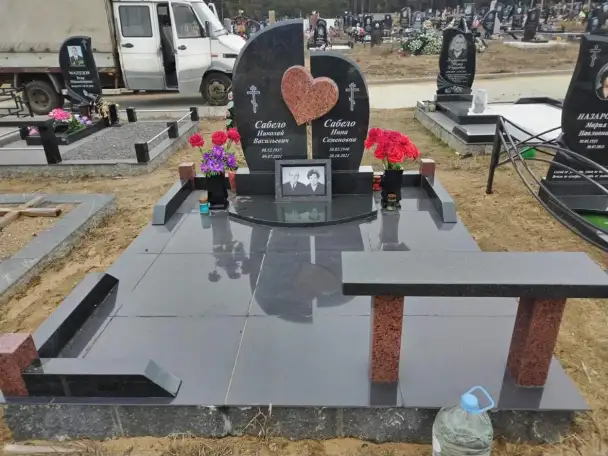 ПАМЯТНИК ГОРИЗОНТАЛЬНЫЙ НА 2ЧЕЛ. ИЗ ГРАНИТА В-12. Узда и рн, фотография 4
