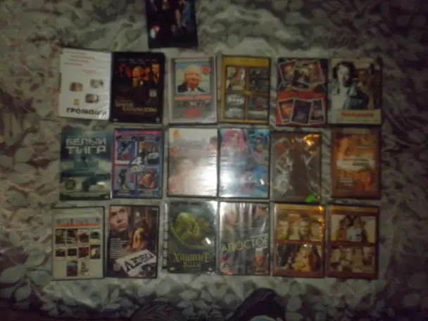Продам пустые футляры к DVD-дискам и CD-дискам , а также диски DVD с фильмами  и два музыкальных диска CD-R, фотография 2