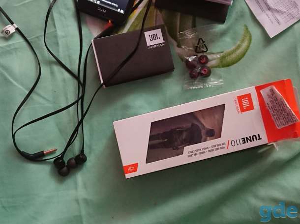 Телефон HTC one V и наушники jbl tune 110, фотография 1