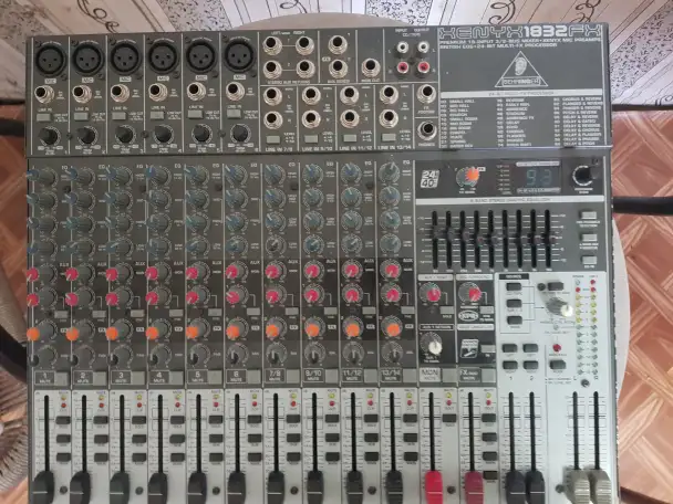 Микшерный пульт Беринджер  xenyx 1832, фотография 1