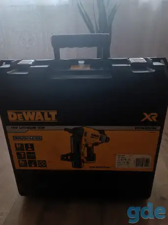 Монтажный нейлер (гвоздезабивной пистолет по бетону )DeWALT DCN890N 18V с двумя  аккумуляторами и зарядным устройством, фотография 1