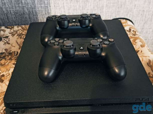 PS4 1 терабайт, 2 геймпада, 5 игровых дисков, фотография 3