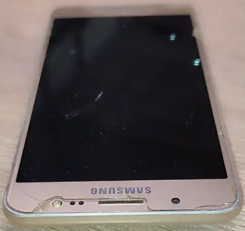 Смартфон Samsung Galaxy J5 2016, фотография 2