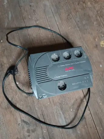 Источник бесперебойного питания APC BE525-RS, фотография 1