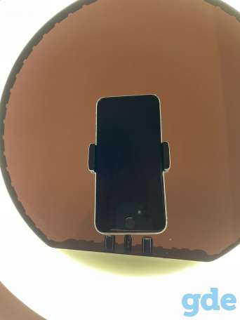 Продам iPhone SE 2020 на 64gb в чёрном цвете, фотография 2