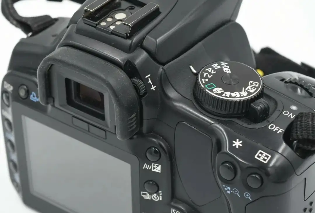 Зеркальный фотоаппарат Canon EOS 400D kit 18-55 mm, фотография 1