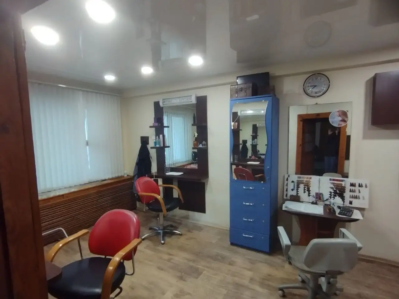 Продается парикмахерская, Широкая 36-9, фотография 3