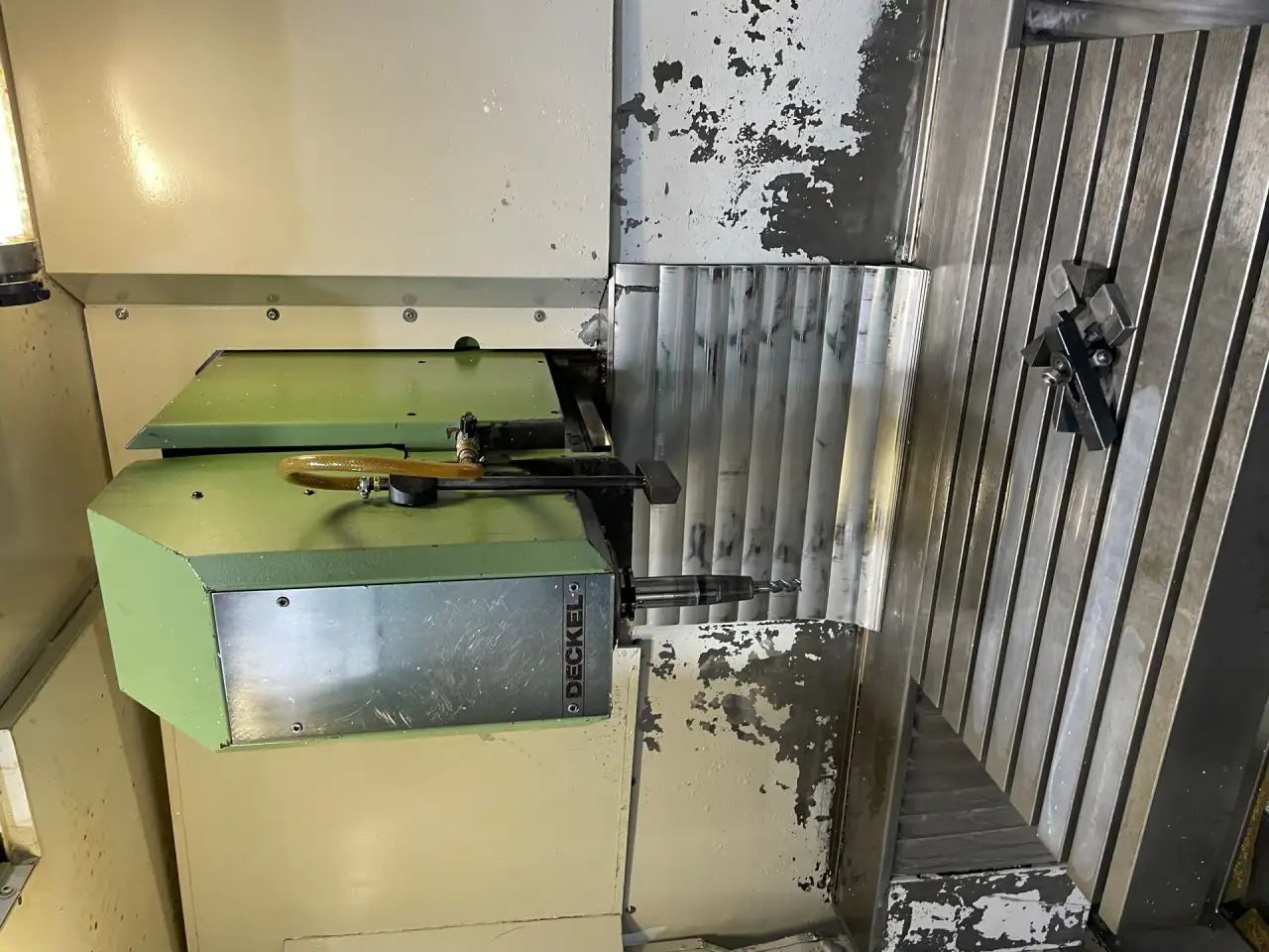 Вертикальный фрезерный центр с чпу DECKEL FP 4 CCT CNC Б/у, фотография 7
