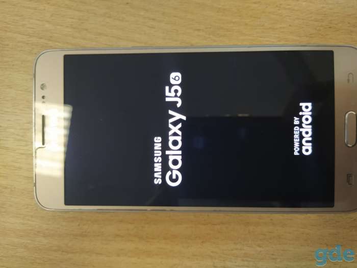 Продам мобильный телефон Samsung J5 (золото) б/у в хорошем состоянии + черный бампер, фотография 1