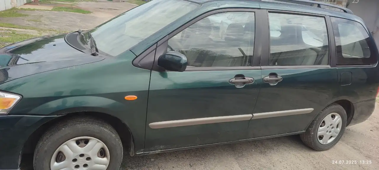 Автомобиль Mazda MPV, фотография 1