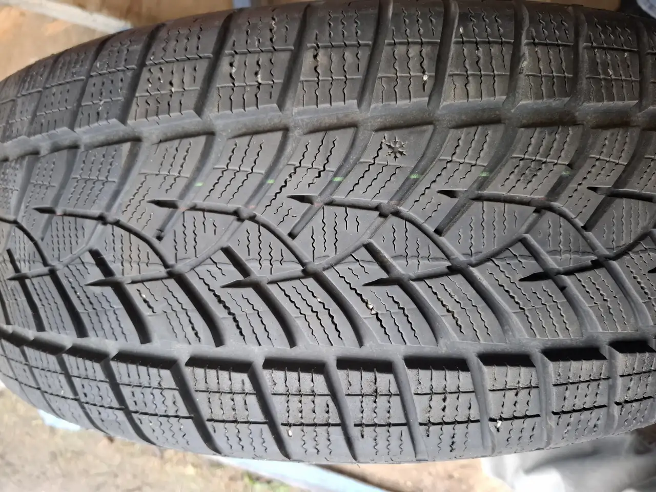 Шины зимние 225/55R19 99v GoodYear ULTRA GRIPE Performance SUV Gen-1 для внедорожника, 4шт., фотография 1