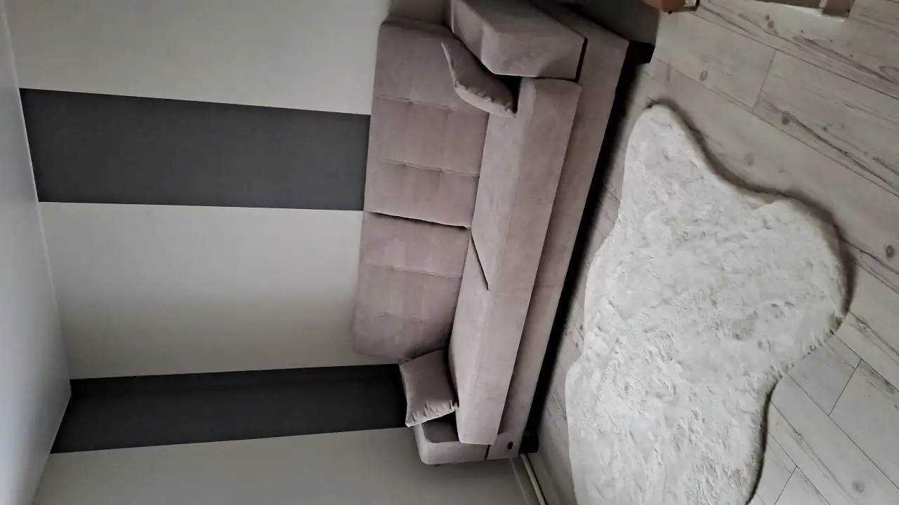Диван раскладной,был куплен зимой.Чеки имеются., фотография 2