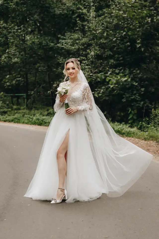 Кружевное свадебное платье, фотография 4