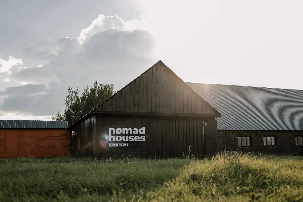 Панорамные мини-дома на ферме Nomad Houses  рядом с Браславом, фотография 1