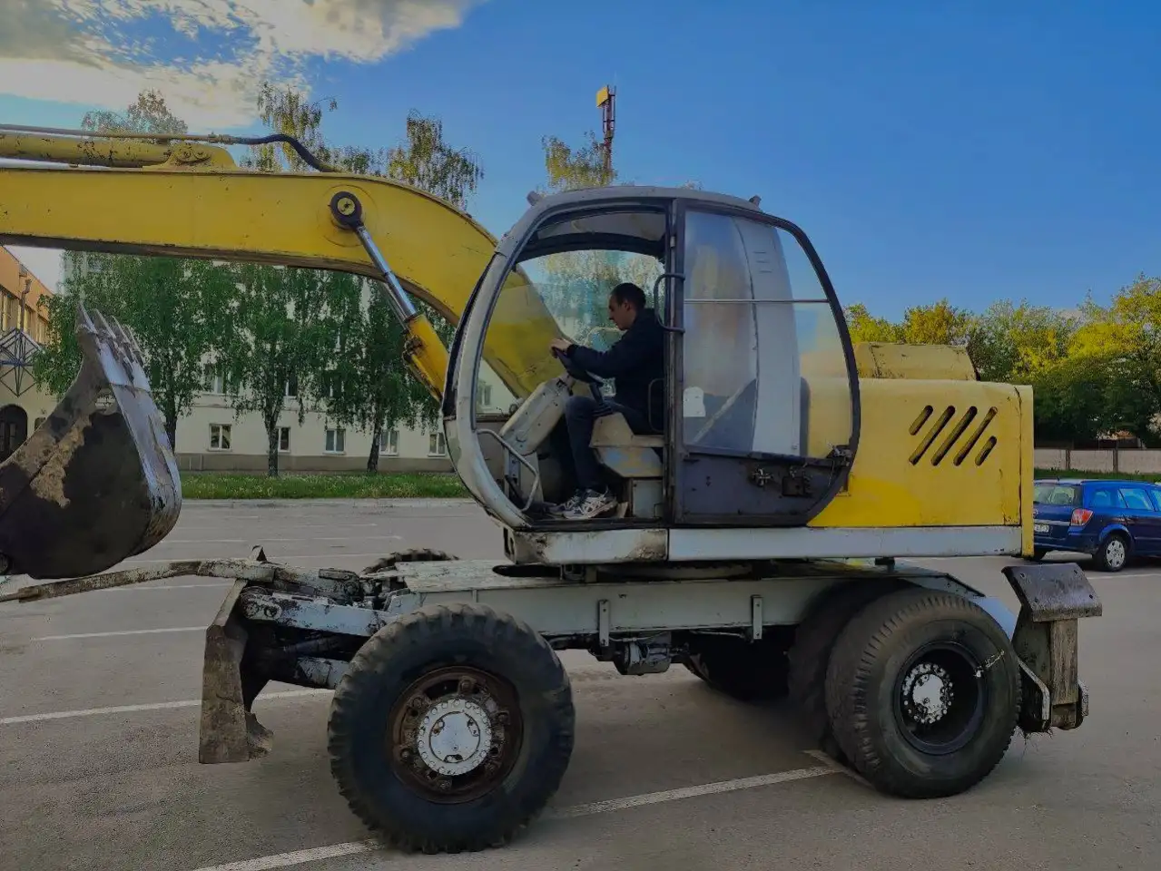 Экскаватор EK-12, фотография 1