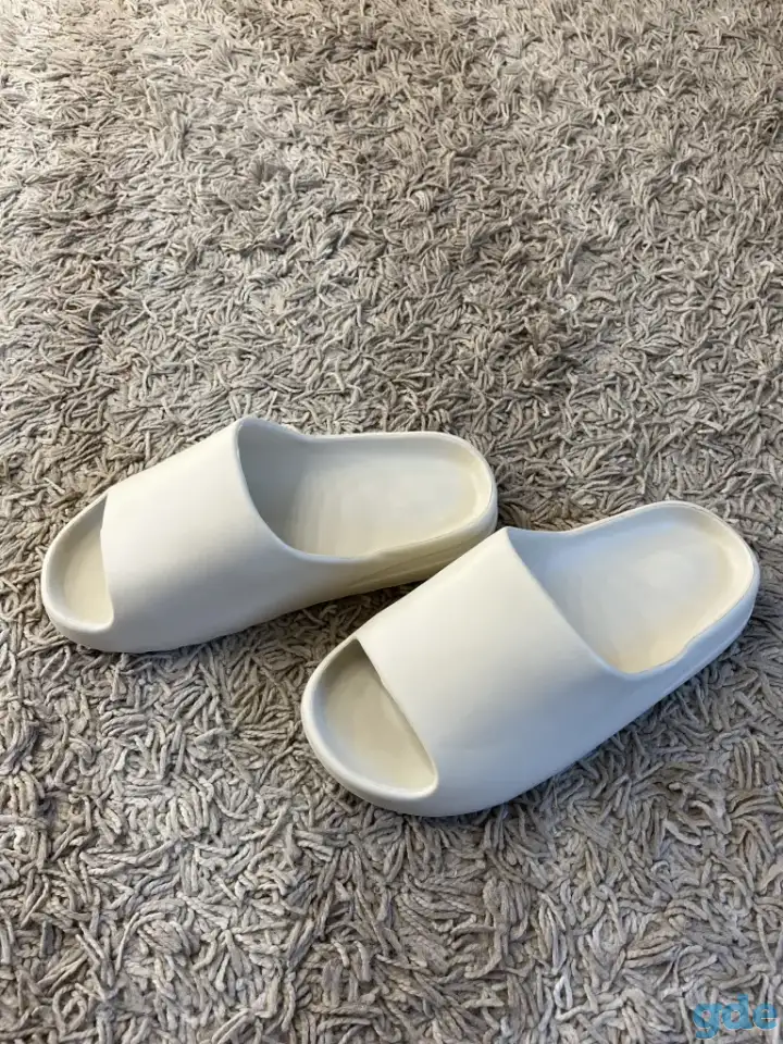 Сланцы Adidas Yeezy Slide, фотография 2
