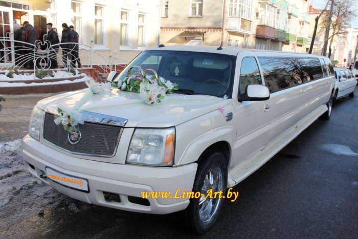 Прокат лимузинов Lincoln Town Car и джипа Cadillac Escalade лимузина в Гомеле., фотография 2
