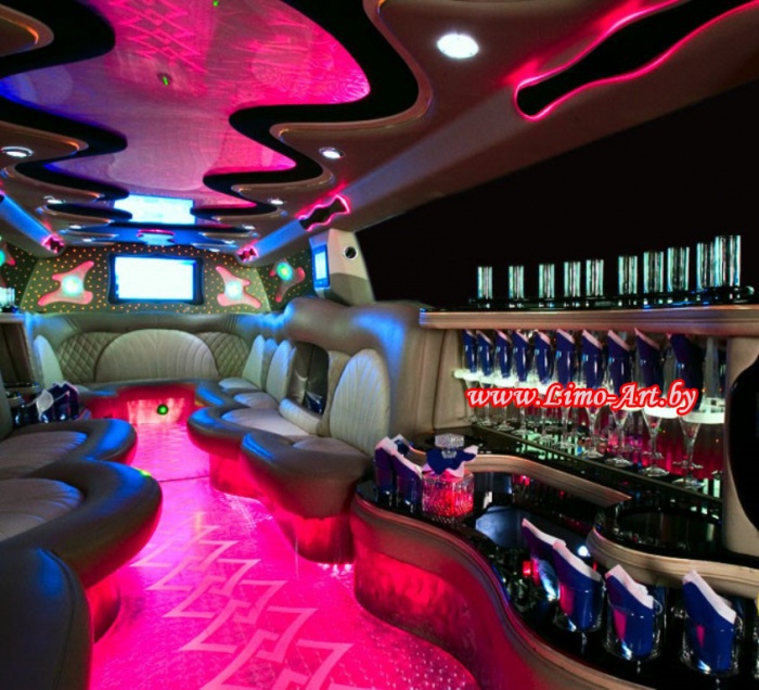 Прокат лимузинов Lincoln Town Car и джипа Cadillac Escalade лимузина в Гомеле., фотография 3