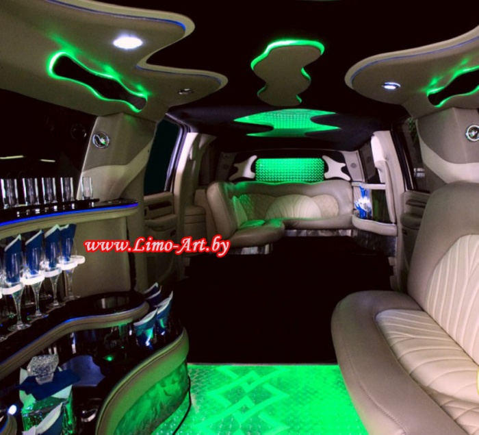Прокат лимузинов Lincoln Town Car и джипа Cadillac Escalade лимузина в Гомеле., фотография 4