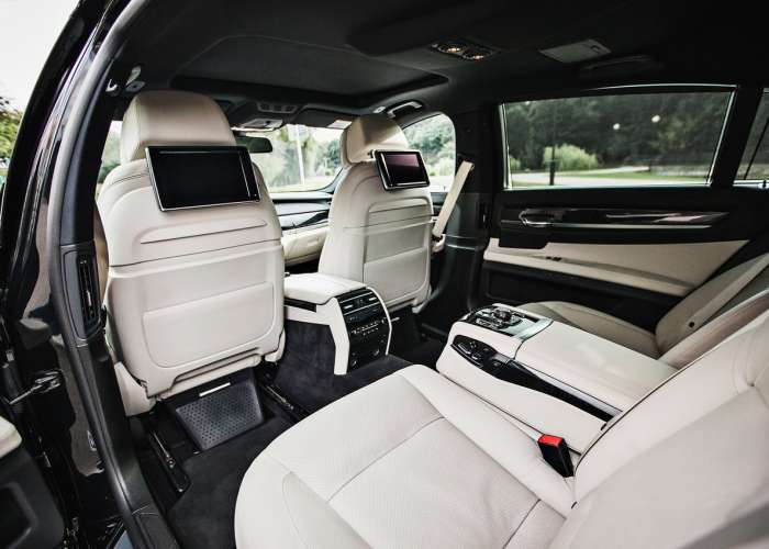 Прокат авто с водителем в Минске.  BMW 7 F02 Long., фотография 5