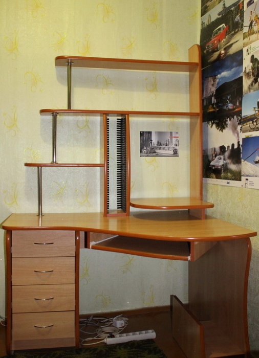 Компьютерный стол, фотография 1