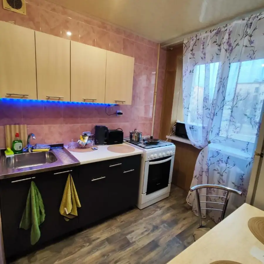 Уютная квартира на сутки в центре Жодино, Пер.Автозаводской 2, фотография 2