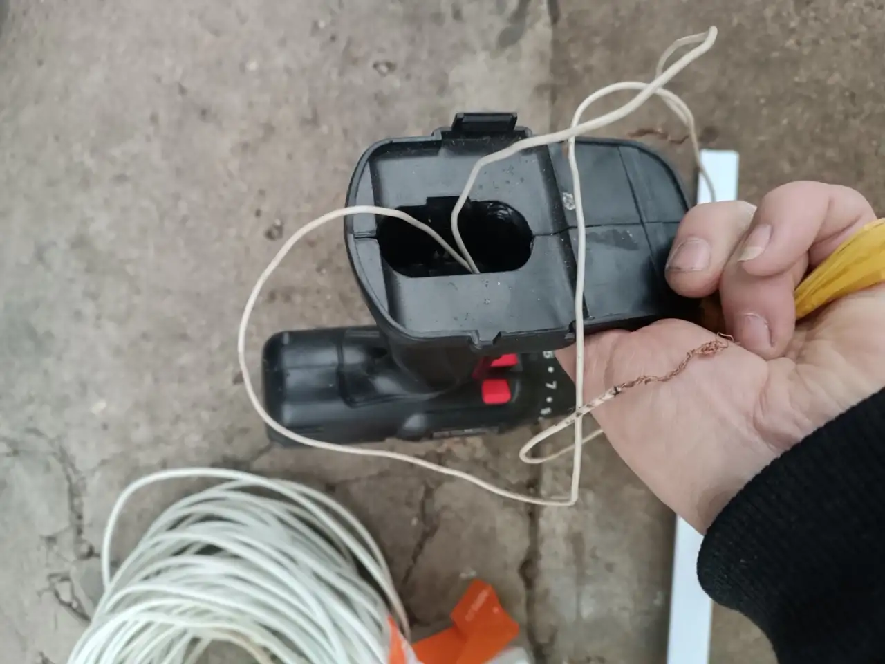 Шуруповёрт 12 V от внешнего АКБ без рабочий, фотография 4