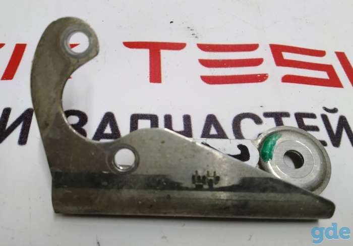 Зап. части для авто Tesla. Кронштейн крепления датчика уровня передней пневмоподвески левый Tesla model X S REST, фотография 1