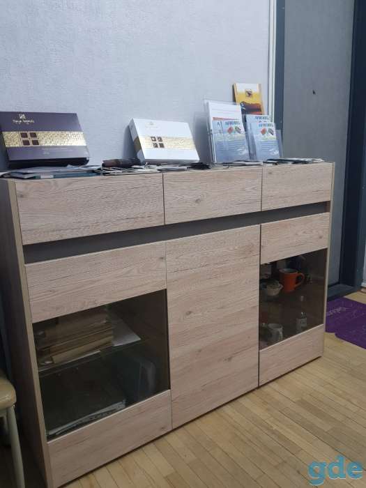 Продам  ,стол,сделанный под заказ,2 стула,пристегнут полку,камод - дверки с даводчиками, фотография 1