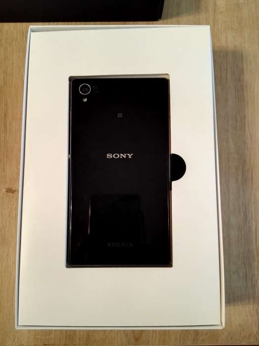 Смартфон Sony Xperia Z1, фотография 2
