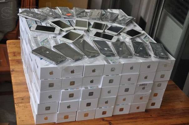 Apple iPhone 5S 4G LTE Unlocked Phone (SIM Free), фотография 1