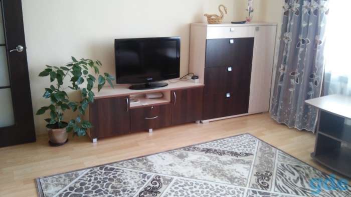 Сдается квартира на сутки, улица Горбатова 4, фотография 2