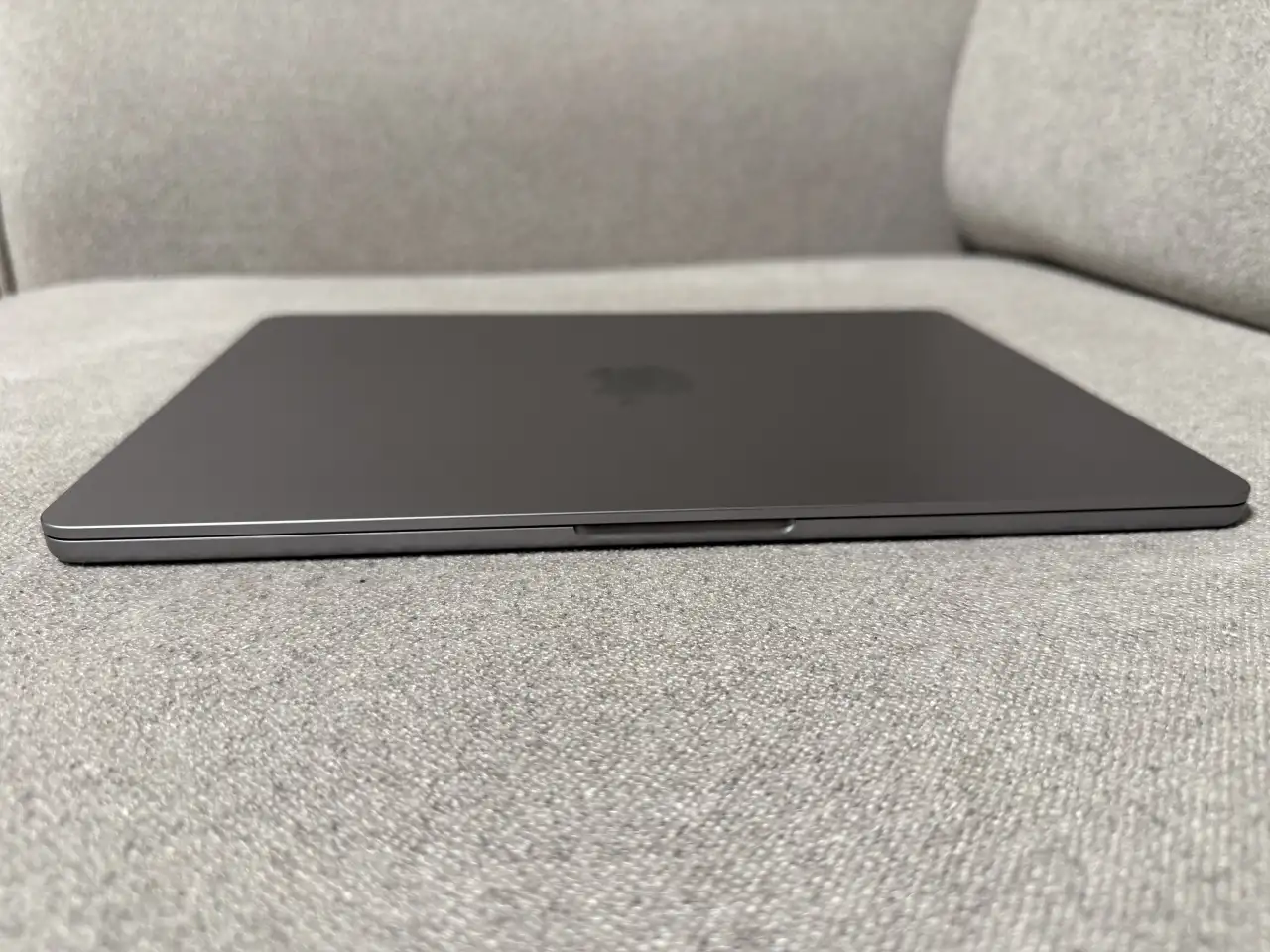 MacBook Air 13 M3 16/512 Space Gray, фотография 6