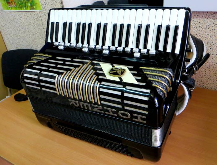 Аккордеон HOHNER Imperator 5s - пятиголосный, готово-выборный инструмент., фотография 1