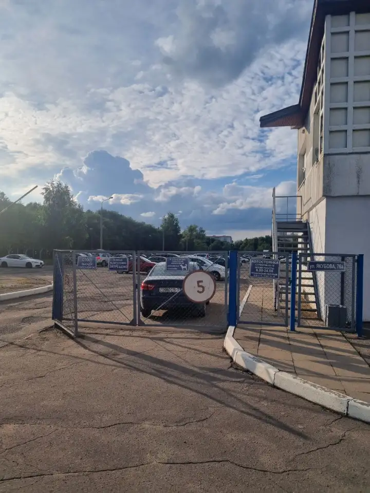 Продам машиноместо на Якубова 76а с охраной,есть забор и шлагбаум, фотография 2