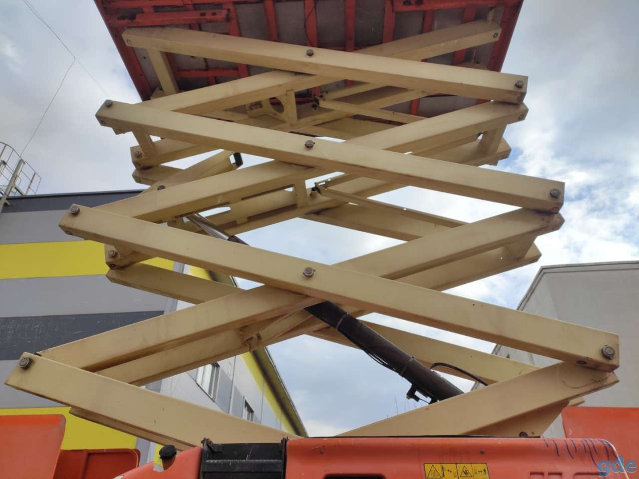 Аренда ножничного подъемника JLG 4394RT, фотография 9